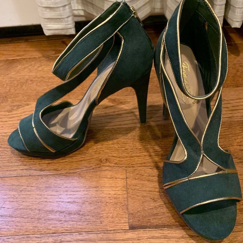 Green Sandal with gold trim